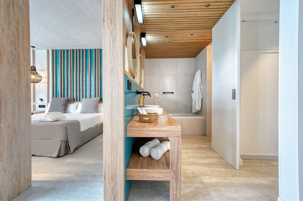 HOVIMA Suites Costa Adeje — Hotel rooms in Costa Adeje, Canary Islands
