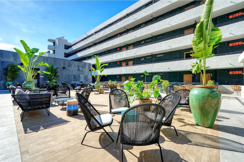 HOVIMA Suites Costa Adeje — Hotel building in Costa Adeje, Canary Islands