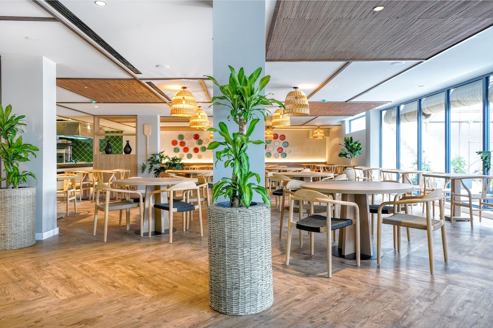 HOVIMA Suites Costa Adeje — Restaurant & bars in Costa Adeje, Canary Islands