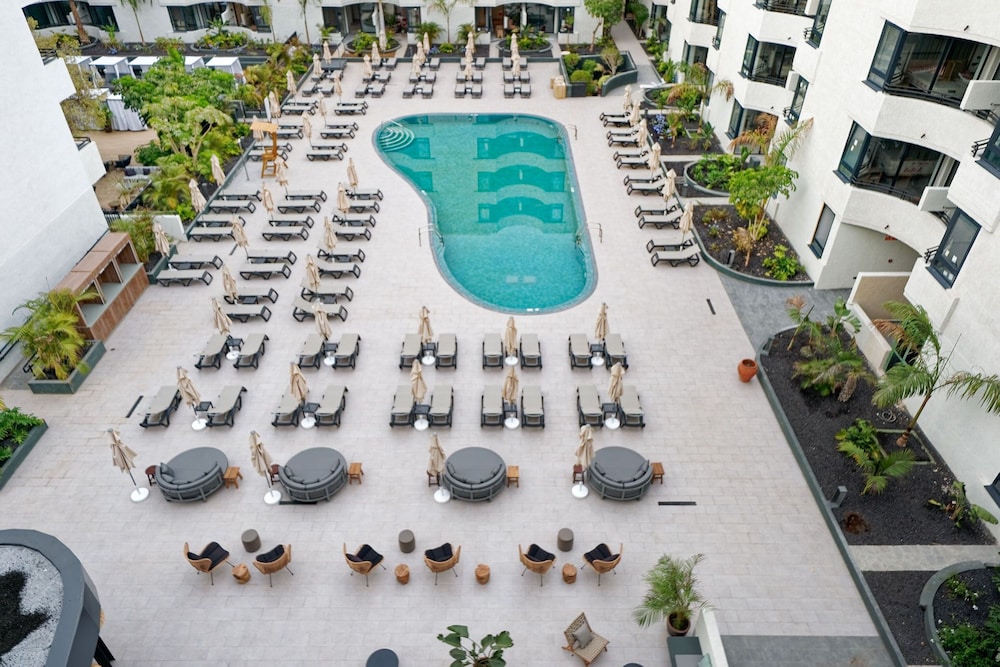 HOVIMA Suites Costa Adeje — Swimming pool in Costa Adeje, Canary Islands