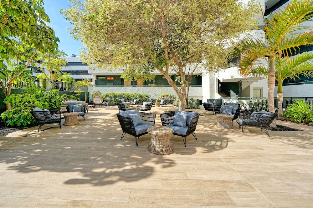 HOVIMA Suites Costa Adeje — Hotel building in Costa Adeje, Canary Islands