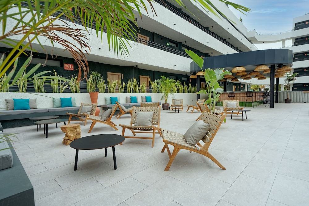 HOVIMA Suites Costa Adeje — Hotel building in Costa Adeje, Canary Islands