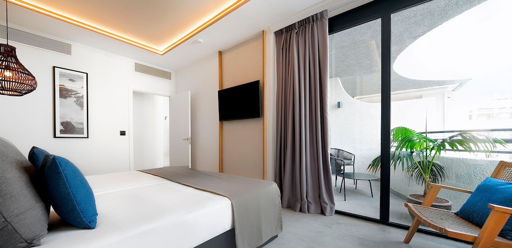 HOVIMA Suites Costa Adeje — Hotel rooms in Costa Adeje, Canary Islands