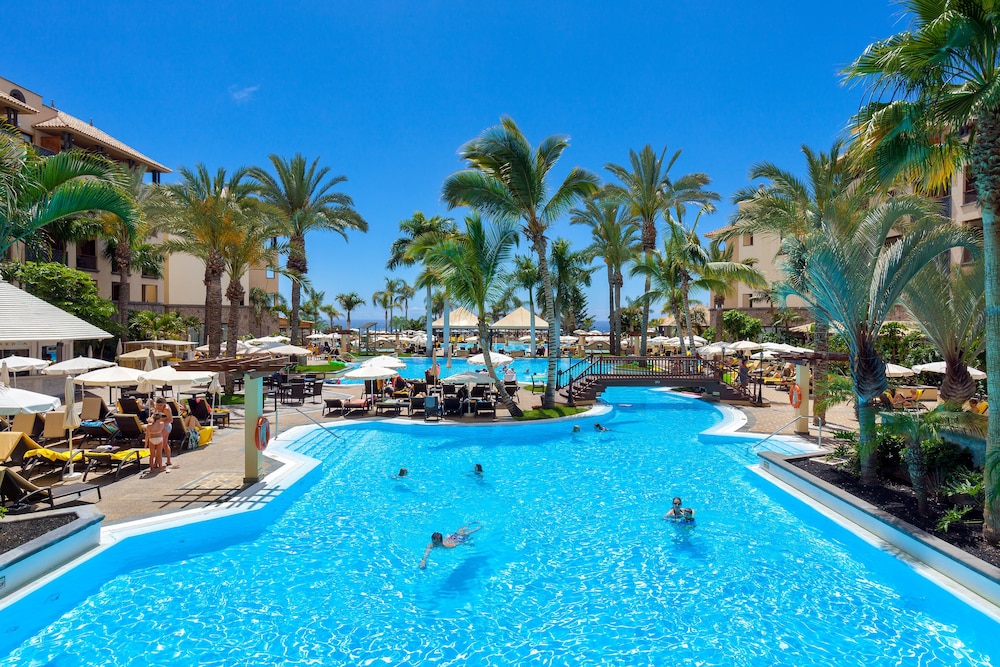 GF Gran Costa Adeje — Swimming pool in Costa Adeje, Canary Islands