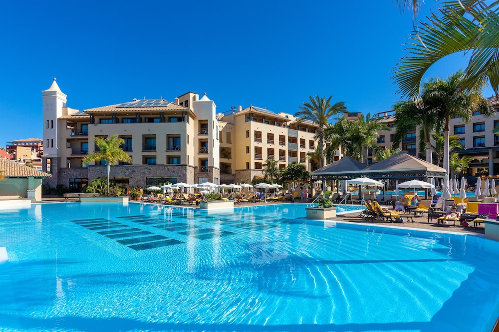 GF Gran Costa Adeje — Swimming pool in Costa Adeje, Canary Islands