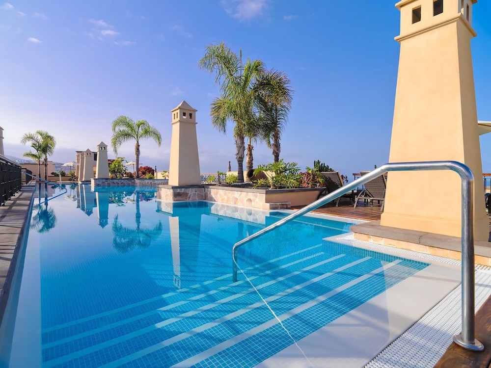 GF Gran Costa Adeje — Swimming pool in Costa Adeje, Canary Islands