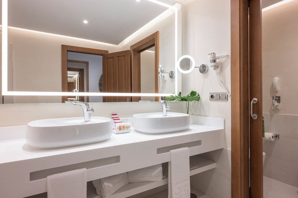 GF Gran Costa Adeje — Hotel rooms in Costa Adeje, Canary Islands