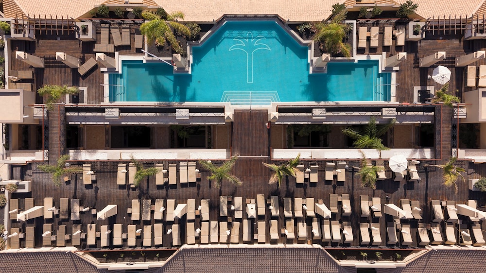 GF Gran Costa Adeje — Swimming pool in Costa Adeje, Canary Islands