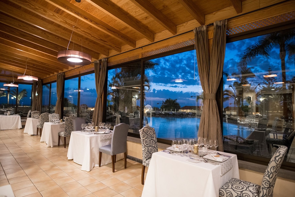 GF Gran Costa Adeje — Restaurant & bars in Costa Adeje, Canary Islands