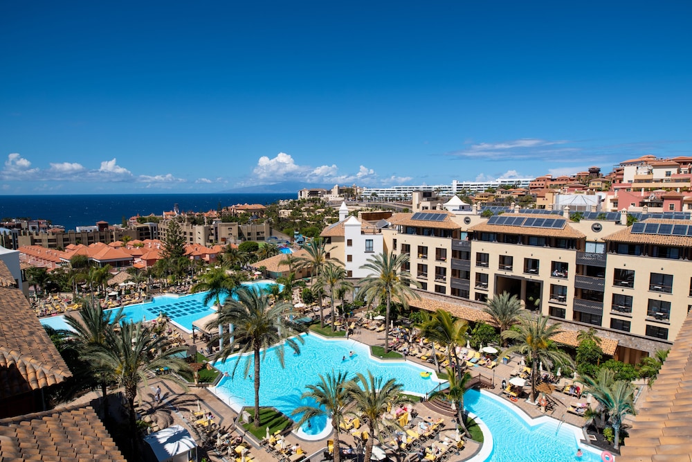 GF Gran Costa Adeje — Swimming pool in Costa Adeje, Canary Islands
