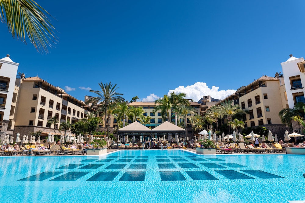 GF Gran Costa Adeje — Swimming pool in Costa Adeje, Canary Islands