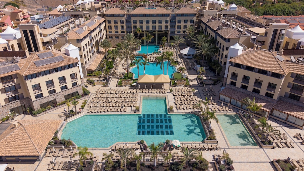 GF Gran Costa Adeje — Swimming pool in Costa Adeje, Canary Islands