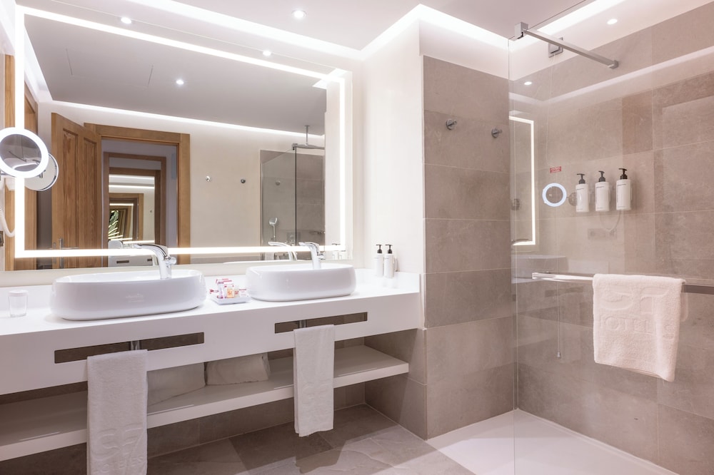 GF Gran Costa Adeje — Hotel rooms in Costa Adeje, Canary Islands
