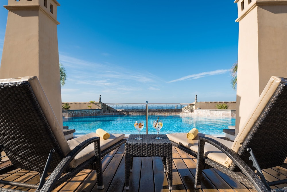 GF Gran Costa Adeje — Swimming pool in Costa Adeje, Canary Islands