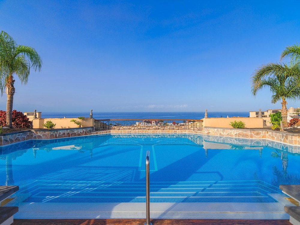 GF Gran Costa Adeje — Swimming pool in Costa Adeje, Canary Islands