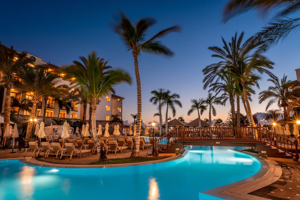 GF Gran Costa Adeje — Swimming pool in Costa Adeje, Canary Islands