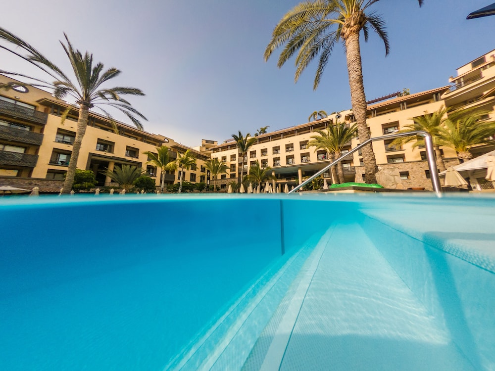 GF Gran Costa Adeje — Swimming pool in Costa Adeje, Canary Islands