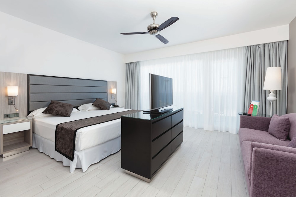 Hotel Riu Palace Tenerife — Hotel rooms in Costa Adeje, Canary Islands