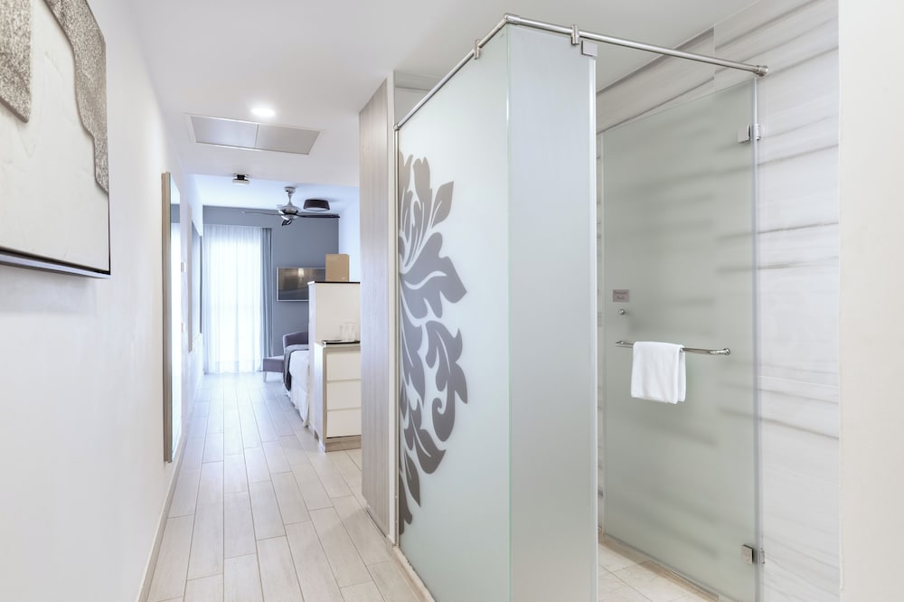 Hotel Riu Palace Tenerife — Hotel rooms in Costa Adeje, Canary Islands