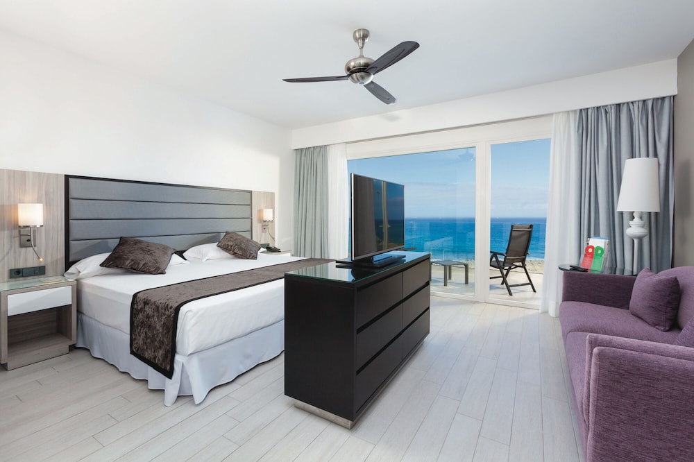 Hotel Riu Palace Tenerife — Hotel rooms in Costa Adeje, Canary Islands
