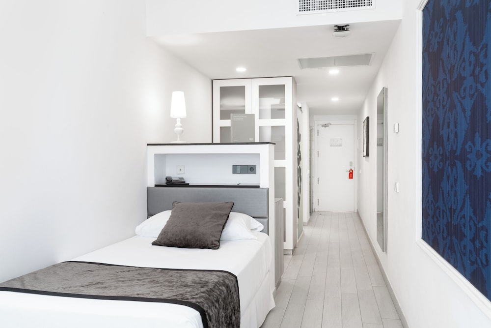 Hotel Riu Palace Tenerife — Hotel rooms in Costa Adeje, Canary Islands