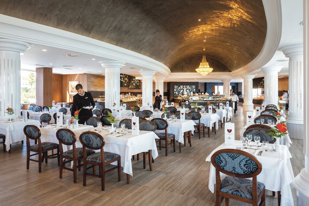 Hotel Riu Palace Tenerife — Restaurant & bars in Costa Adeje, Canary Islands