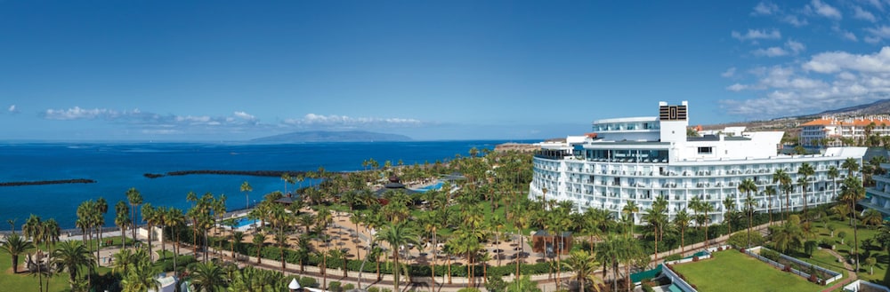 Hotel Riu Palace Tenerife — Hotel building in Costa Adeje, Canary Islands