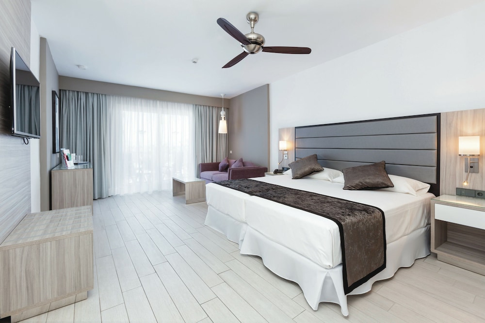 Hotel Riu Palace Tenerife — Hotel rooms in Costa Adeje, Canary Islands