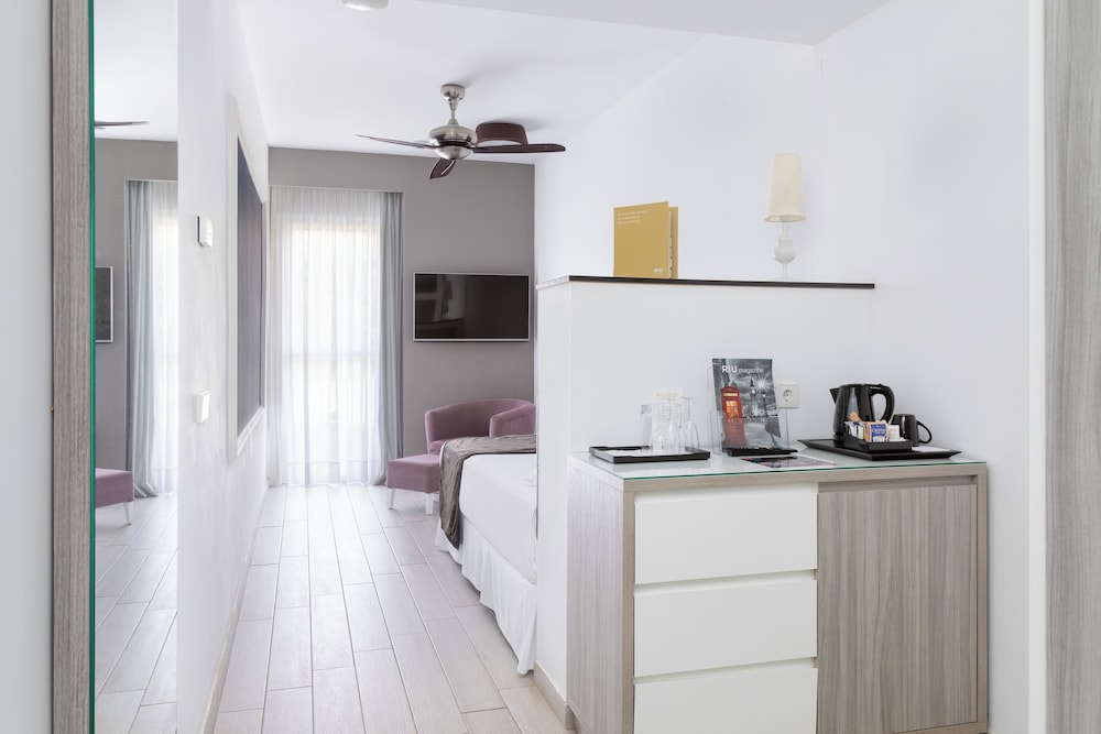 Hotel Riu Palace Tenerife — Hotel rooms in Costa Adeje, Canary Islands