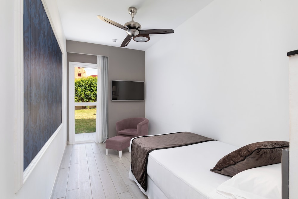 Hotel Riu Palace Tenerife — Hotel rooms in Costa Adeje, Canary Islands
