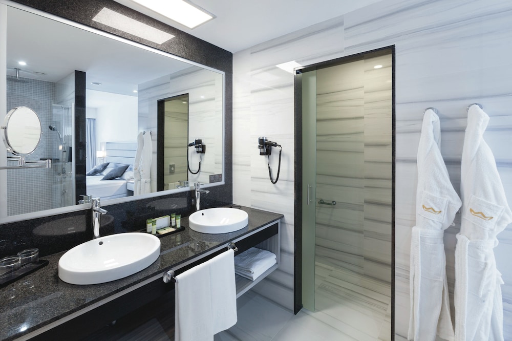 Hotel Riu Palace Tenerife — Hotel rooms in Costa Adeje, Canary Islands