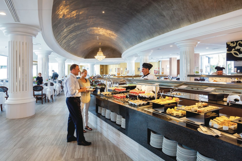 Hotel Riu Palace Tenerife — Restaurant & bars in Costa Adeje, Canary Islands