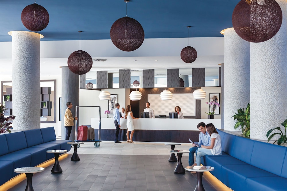 Hotel Riu Arecas - Adults Only — Hotel building in Costa Adeje, Canary Islands