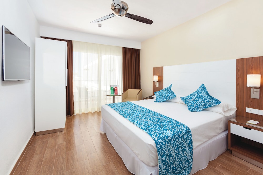 Hotel Riu Arecas - Adults Only — Hotel rooms in Costa Adeje, Canary Islands