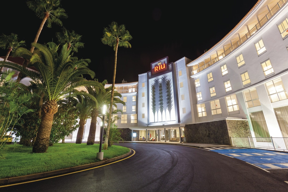 Hotel Riu Arecas - Adults Only — Hotel building in Costa Adeje, Canary Islands