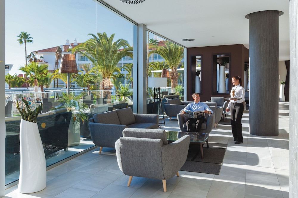 Hotel Riu Arecas - Adults Only — Hotel building in Costa Adeje, Canary Islands