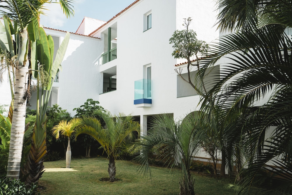 Park Club Europe - All Inclusive — Hotel building in Playa de las Americas, Canary Islands