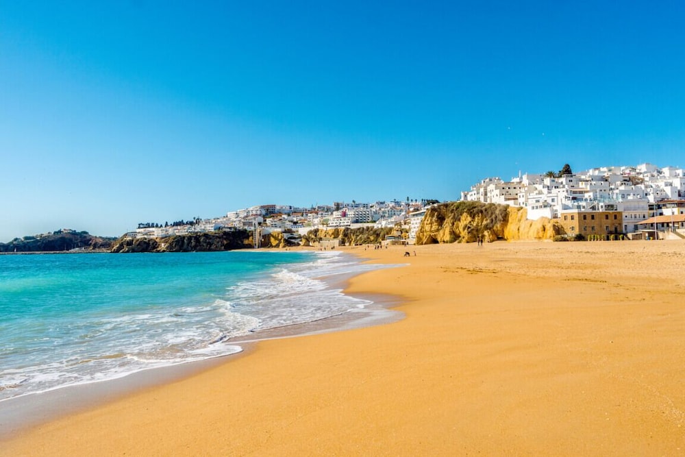 Hotel Baltum — Beach in Albufeira, Faro