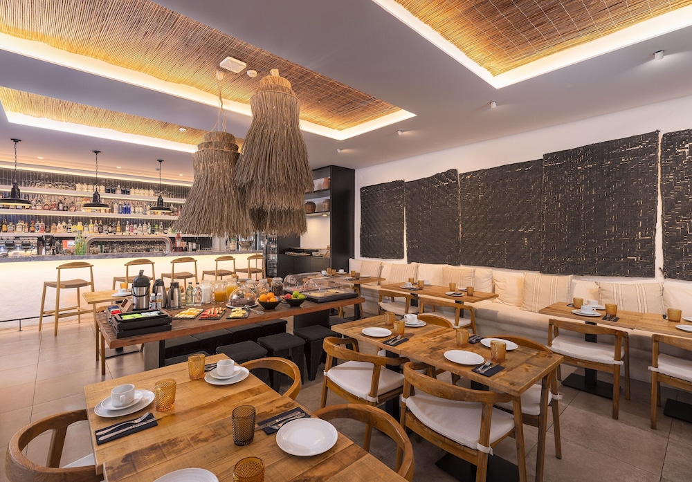 Hotel Baltum — Restaurant & bars in Albufeira, Faro
