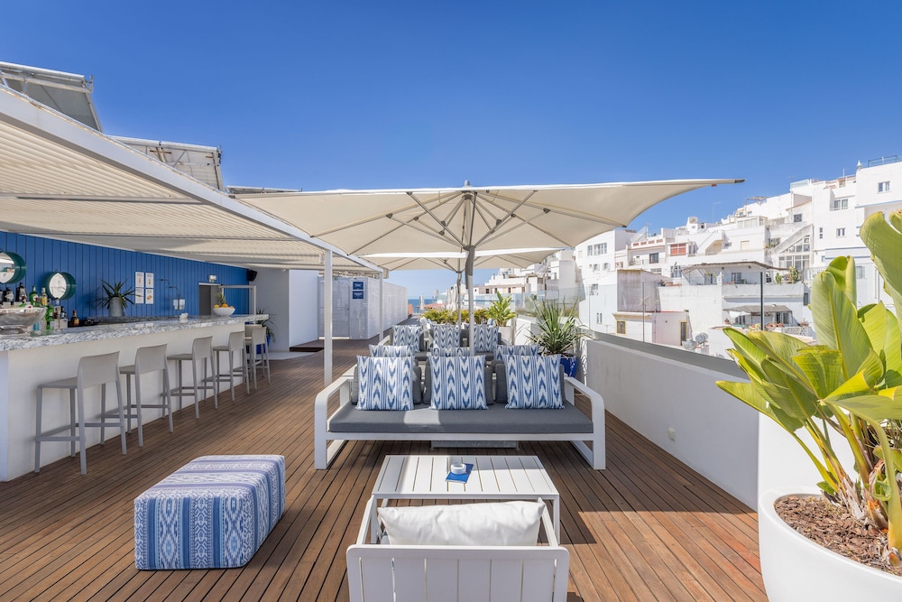 Hotel Baltum — Restaurant & bars in Albufeira, Faro
