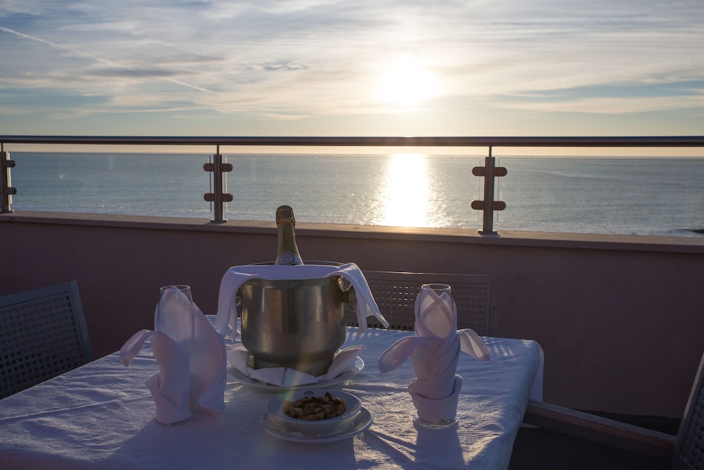 Hotel Quarteirasol — Hotel rooms in Quarteira, Faro