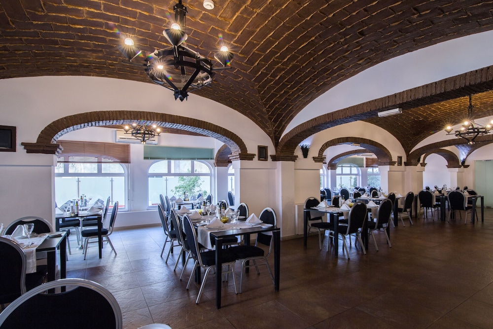 Hotel Quarteirasol — Restaurant & bars in Quarteira, Faro