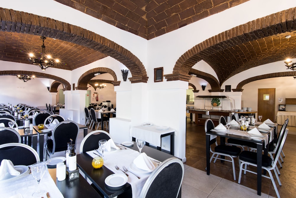 Hotel Quarteirasol — Restaurant & bars in Quarteira, Faro