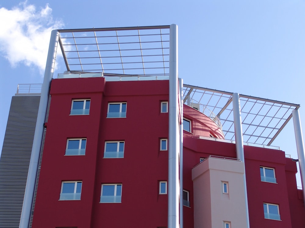 Hotel Quarteirasol — Hotel building in Quarteira, Faro