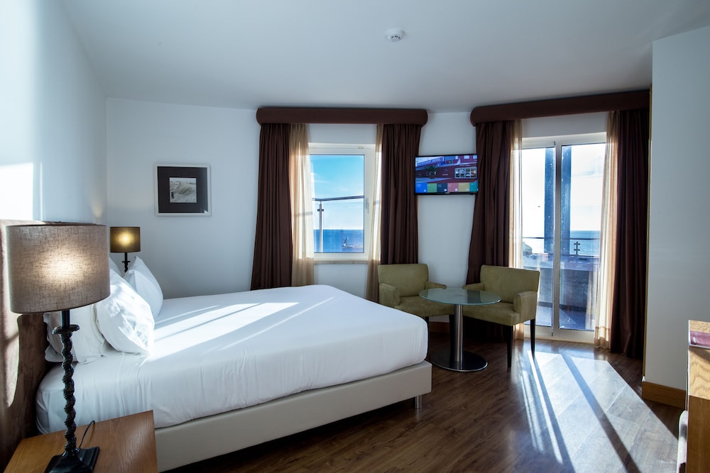 Hotel Quarteirasol — Hotel rooms in Quarteira, Faro