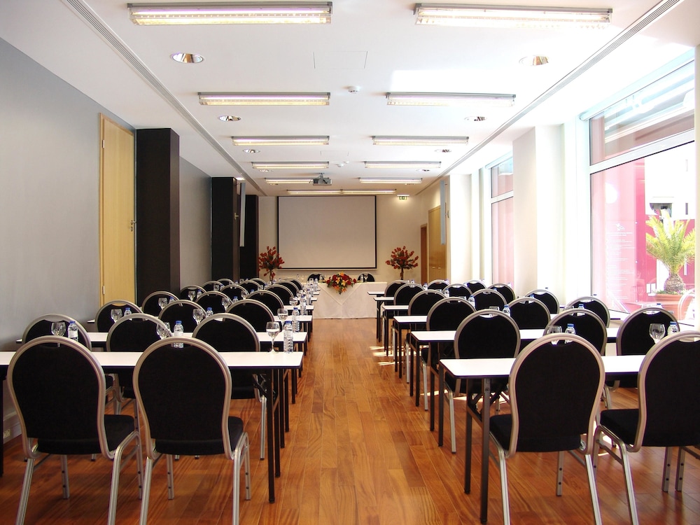 Hotel Quarteirasol — Hotel building in Quarteira, Faro