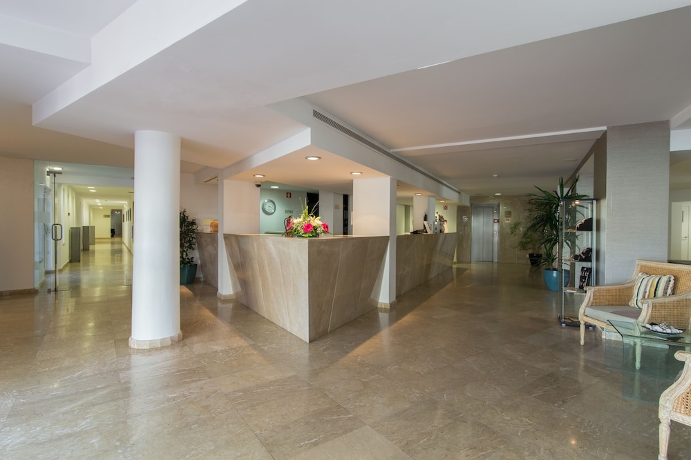 Hotel Quarteirasol — Hotel building in Quarteira, Faro