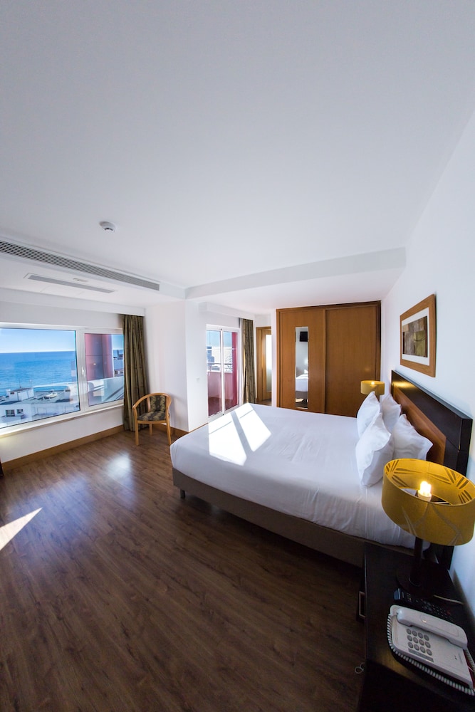 Hotel Quarteirasol — Hotel rooms in Quarteira, Faro