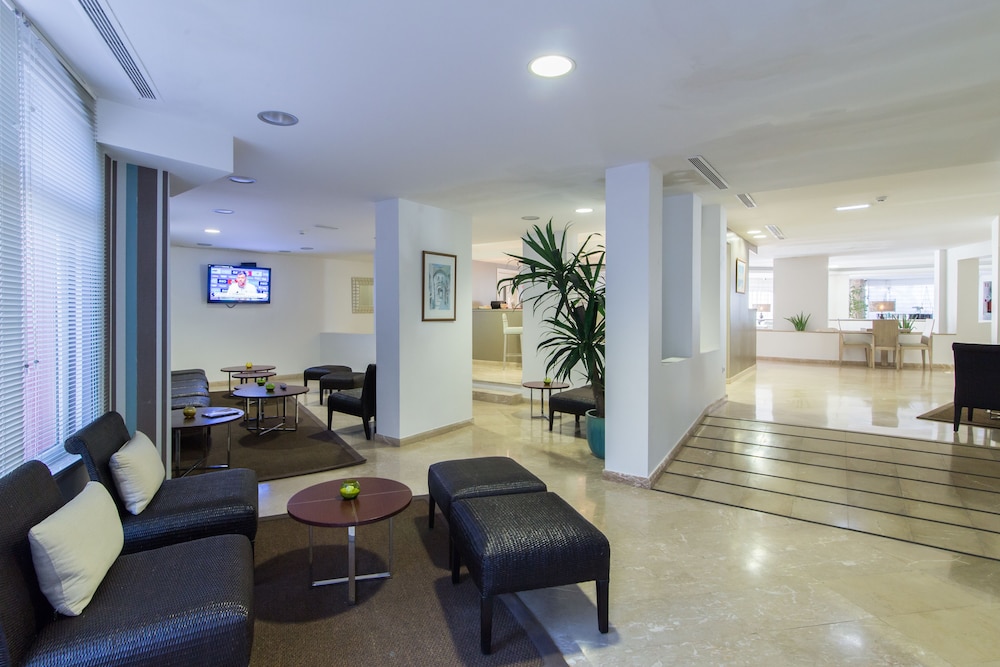 Hotel Quarteirasol — Hotel building in Quarteira, Faro
