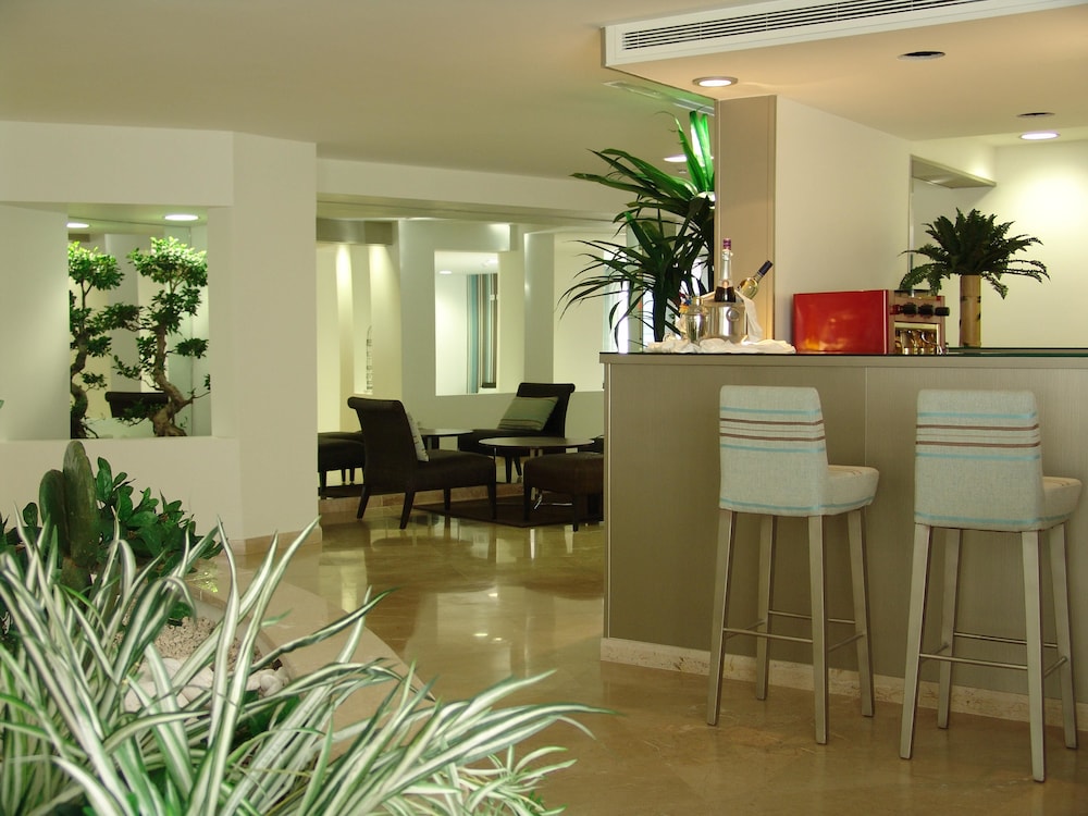Hotel Quarteirasol — Restaurant & bars in Quarteira, Faro